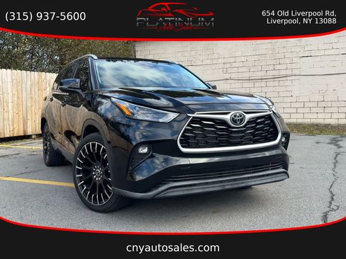 Used 2023 Toyota Highlander XLE image 1