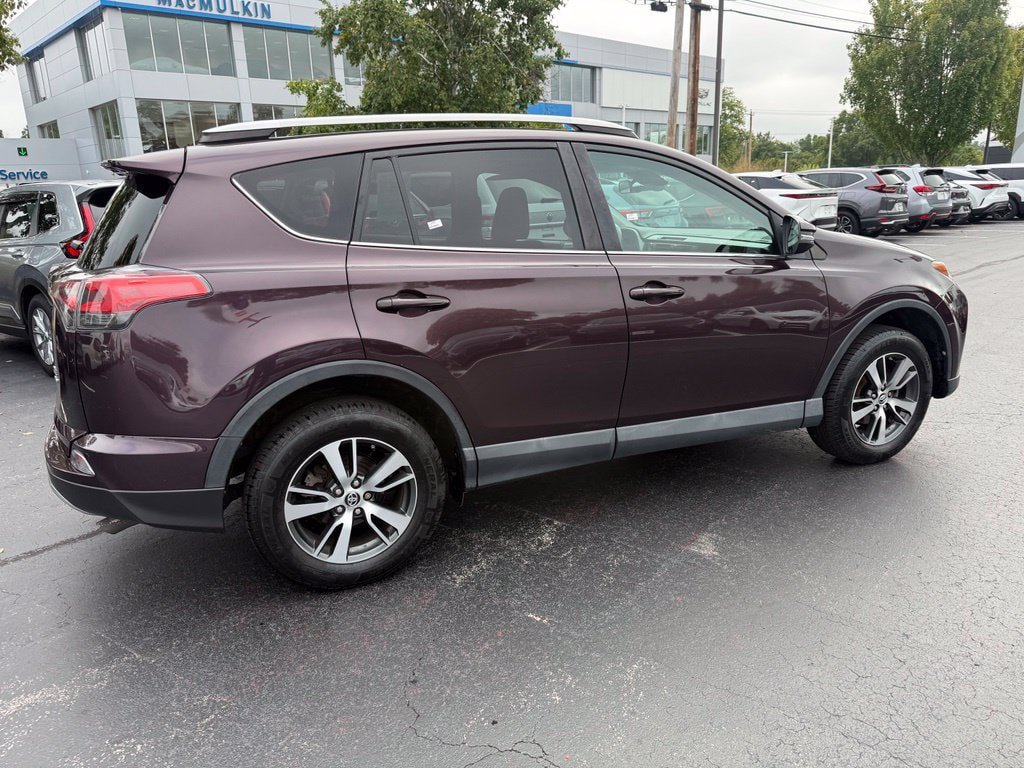 Used 2018 Toyota RAV4 XLE AWD/4WD image 10