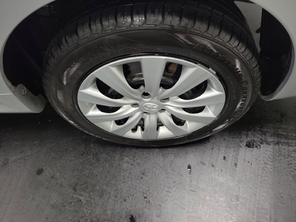 Used 2013 Toyota Corolla LE FWD image 12