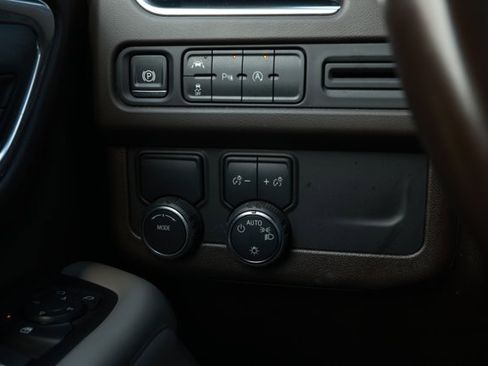 Used 2024 Chevrolet Tahoe LT image 15