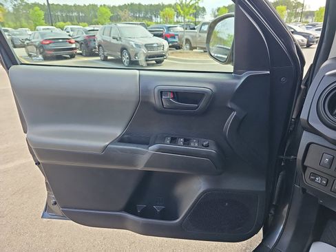 Used 2022 Toyota Tacoma SR image 26
