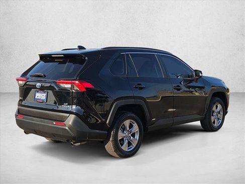 Used 2022 Toyota RAV4 LE AWD/4WD image 5