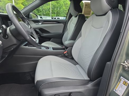 Used 2025 Volkswagen Tiguan SE R-Line AWD/4WD image 15
