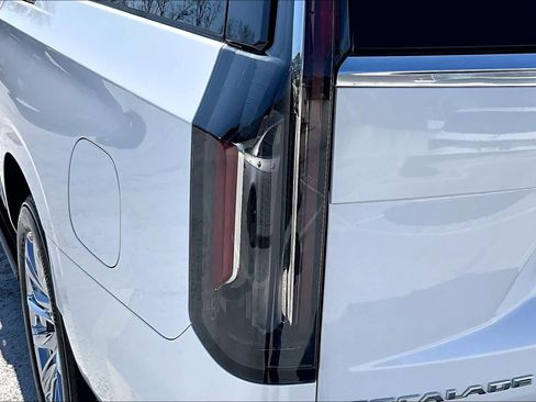 Used 2023 Cadillac Escalade ESV Premium Luxury Platinum w/ LPO, Radiant Package image 29