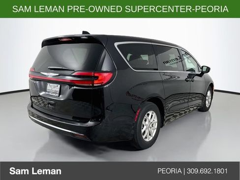Used 2024 Chrysler Pacifica Touring-L FWD image 7