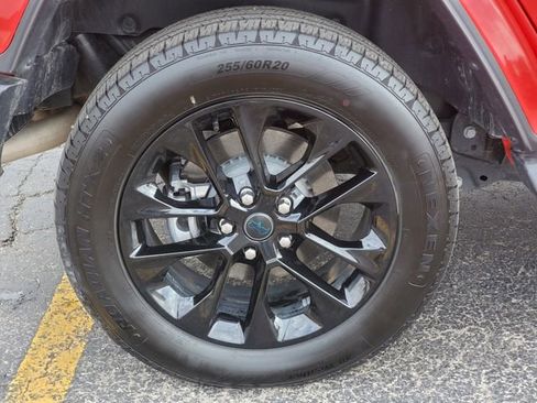 Used 2025 Jeep Wrangler Unlimited Sahara image 5