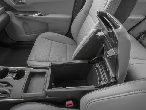 Used 2016 Toyota Camry SE FWD image 19