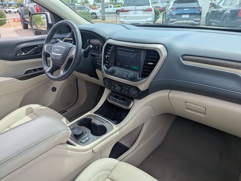 Used 2023 GMC Acadia Denali image 12