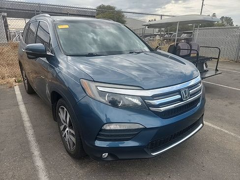 Used 2017 Honda Pilot Touring image 1