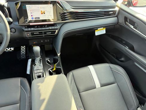 Used 2026 Toyota Camry SE FWD image 5