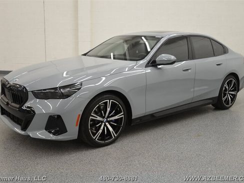 Used 2026 BMW 530i w/ M Sport Package RWD image 4