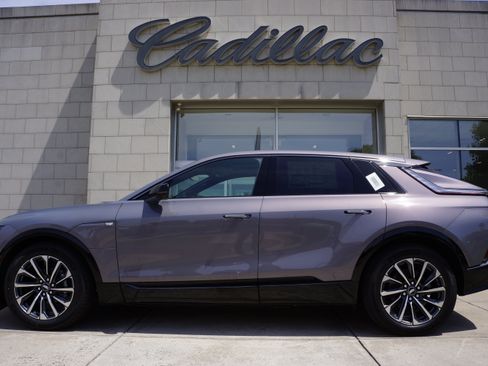 Used 2024 Cadillac Lyriq Sport AWD/4WD image 10