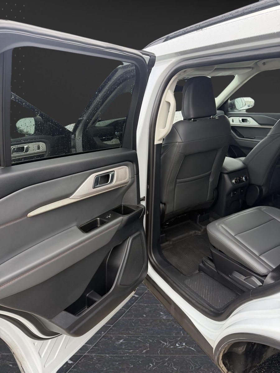 Used 2026 Ford Explorer Active w/ Active Comfort Package AWD/4WD image 14