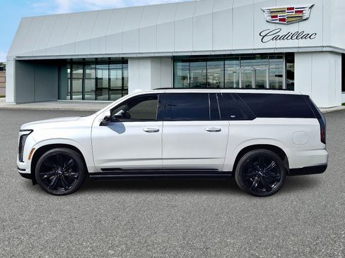 Used 2025 Cadillac Escalade ESV Sport Platinum w/ LPO, Floor Liner Package AWD/4WD image 2