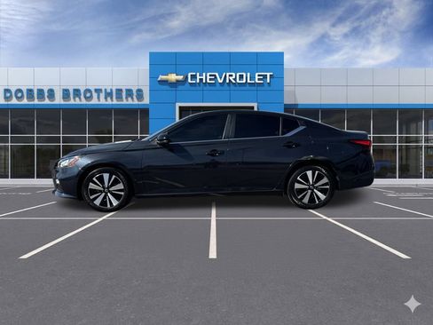 Used 2022 Nissan Altima 2.5 SV w/ SV Premium Package image 4