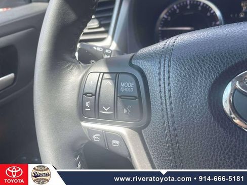 Used 2015 Toyota Highlander XLE AWD/4WD image 25