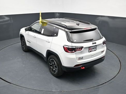 Used 2025 Jeep Compass Trailhawk AWD/4WD image 44