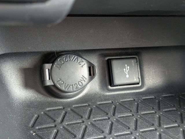 Used 2021 Toyota RAV4 LE AWD/4WD image 21