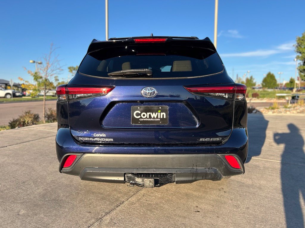 Used 2022 Toyota Highlander XLE AWD/4WD image 8