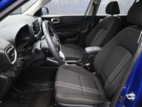 Certified 2024 Hyundai Venue SEL image 12
