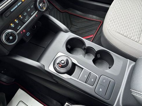 Used 2020 Ford Escape SE image 25