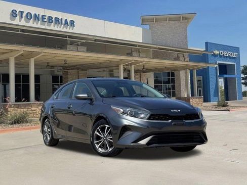 Used 2022 Kia Forte LXS image 2