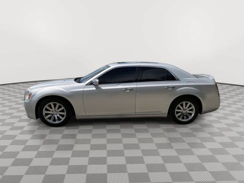 Used 2012 Chrysler 300 Limited RWD image 4