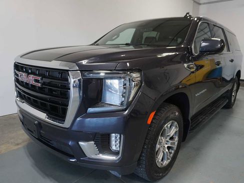 Used 2024 GMC Yukon XL SLE image 1