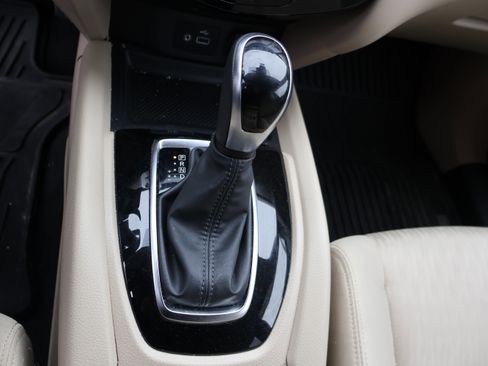 Used 2020 Nissan Rogue SV image 33