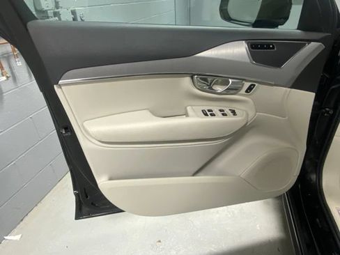Certified 2025 Volvo XC90 B5 Core w/ Protection Package Premier AWD/4WD image 7