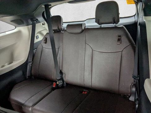 Used 2023 Toyota Sienna Platinum image 21