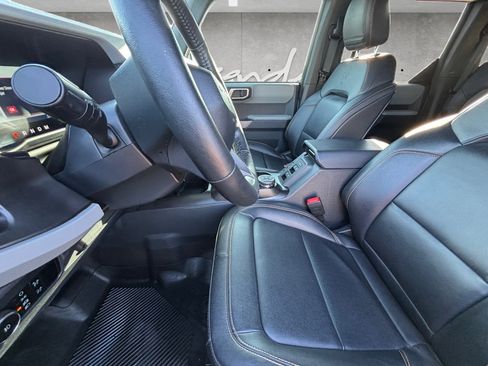 Used 2023 Ford Bronco Badlands image 21
