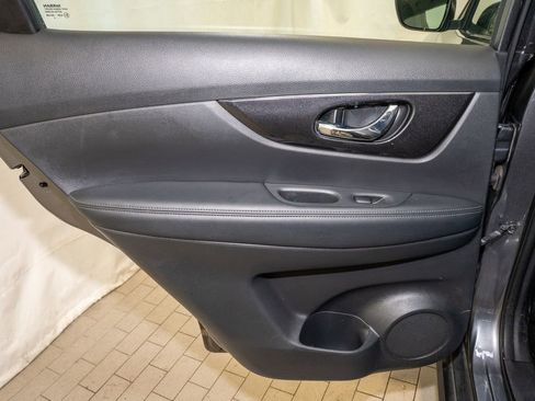 Used 2018 Nissan Rogue S image 8