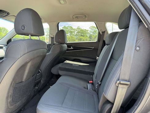 Used 2019 Kia Sorento AWD w/ LX Convenience Package image 9