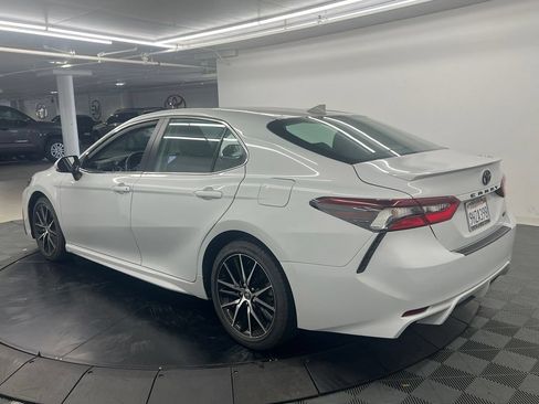 Used 2024 Toyota Camry SE FWD image 5