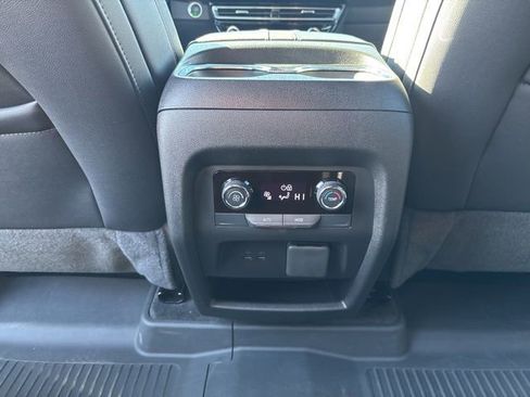 Used 2025 Chevrolet Traverse Z71 w/ Enhanced Driving Package image 16