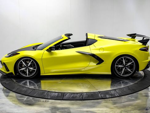 Used 2021 Chevrolet Corvette Stingray Premium Cpe w/ Z51 Performance Package RWD image 9