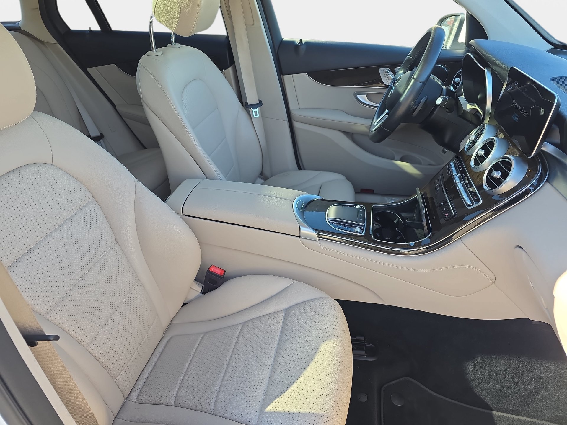 Used 2021 Mercedes-Benz GLC 300 4MATIC image 10
