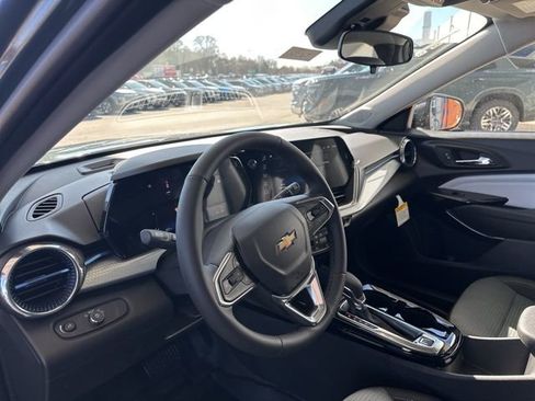 New 2026 Chevrolet Trax LT w/ Driver Confidence Package FWD image 10
