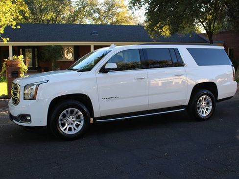 Used 2018 GMC Yukon XL SLT image 38