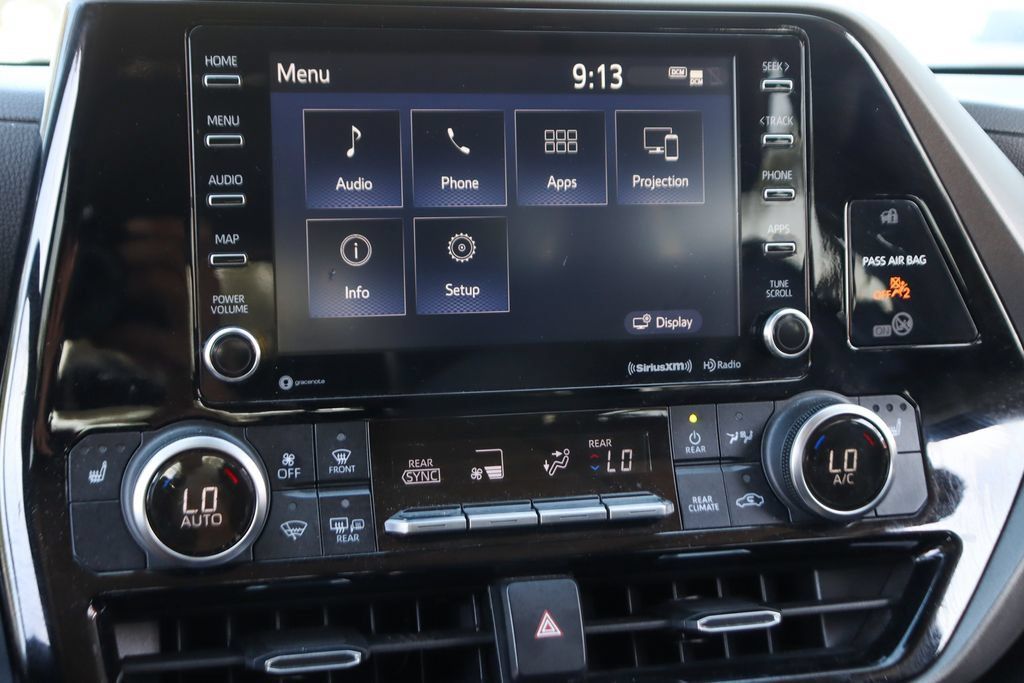 Used 2022 Toyota Highlander XLE FWD image 29