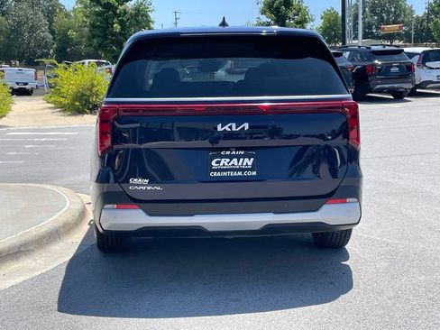 Certified 2025 Kia Carnival FWD image 6