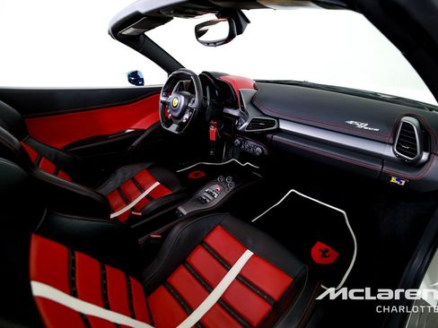 Used 2014 Ferrari 458 Spider RWD image 20