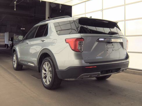 Used 2024 Ford Explorer XLT w/ Equipment Group 202A AWD/4WD image 17