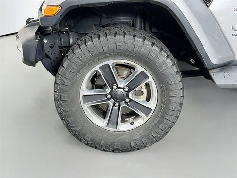 Used 2020 Jeep Wrangler Unlimited Sahara image 10