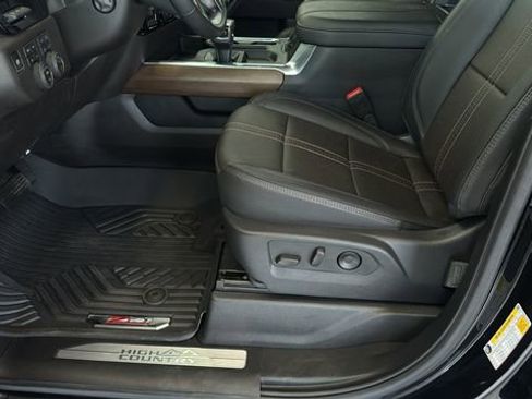 Used 2025 Chevrolet Silverado 1500 High Country w/ Technology Package image 8