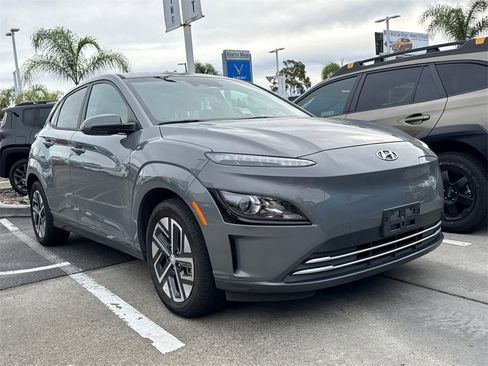 Used 2023 Hyundai Kona SE w/ Cargo Package image 2