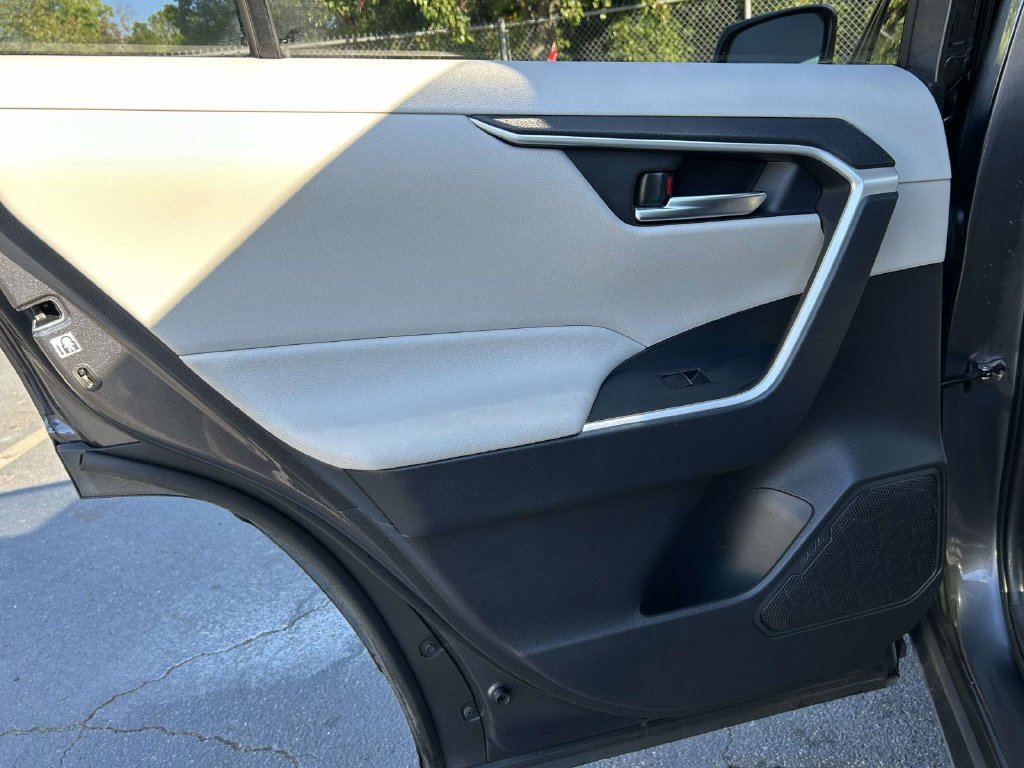 Used 2019 Toyota RAV4 XLE Premium FWD image 13