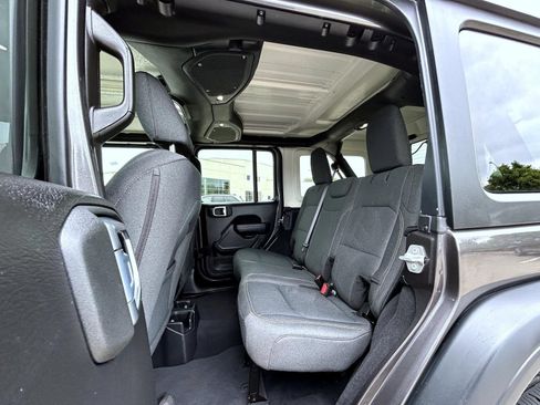 Used 2025 Jeep Wrangler Unlimited Sport AWD/4WD image 19