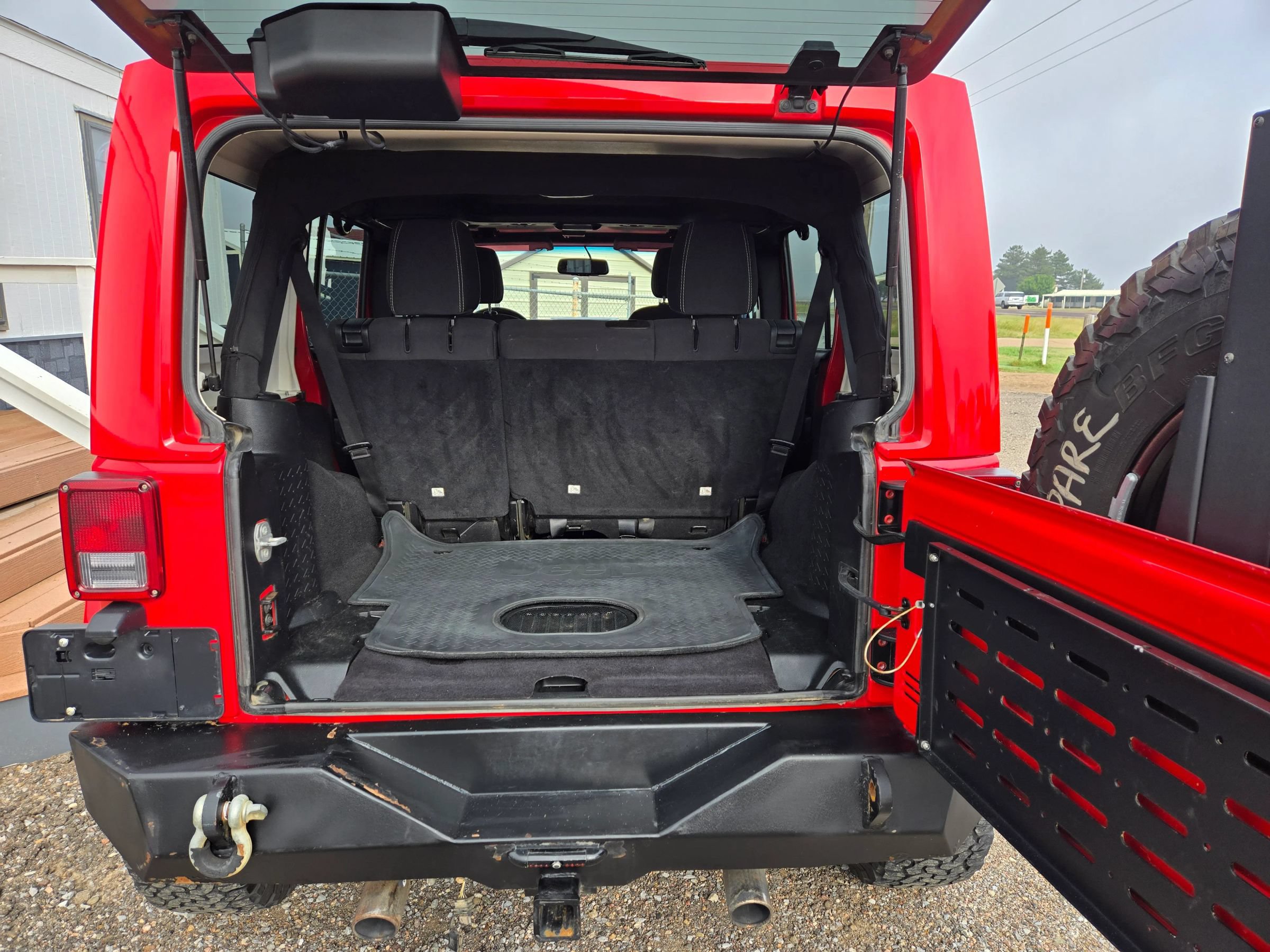 Used 2015 Jeep Wrangler Unlimited Rubicon w/ Connectivity Group AWD/4WD image 7